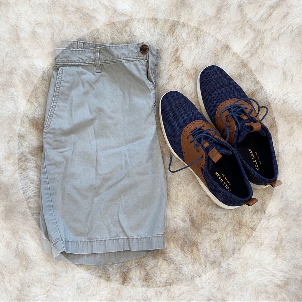 PENGUIN KHAKI SHORTS. SIZE 36.